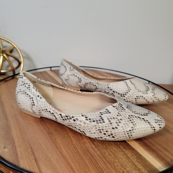 Jellypop Donnica Snakeskin Print Pointed Toe Ballet Flats Size 9 - Picture 8 of 17
